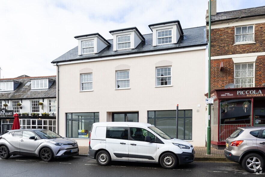 27 Surrey St, Littlehampton à louer - Photo du bâtiment - Image 2 de 2