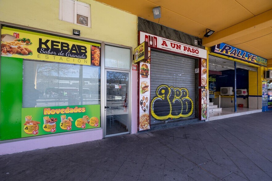 Avenida Juan Pablo II, 92, Granada, Granada à vendre - Photo du bâtiment - Image 2 de 31