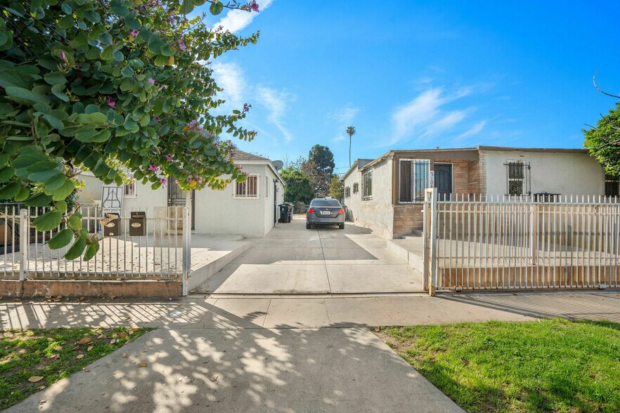 2106 E 113th St, Los Angeles, CA à vendre - Photo du bâtiment - Image 2 de 11