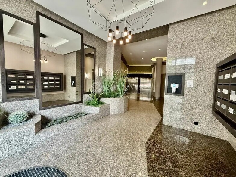 Office in Lyon for lease - Lobby - Image 1 of 16