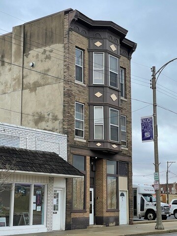 211 E Stephenson St, Freeport, IL à vendre - Photo du bâtiment - Image 2 de 25