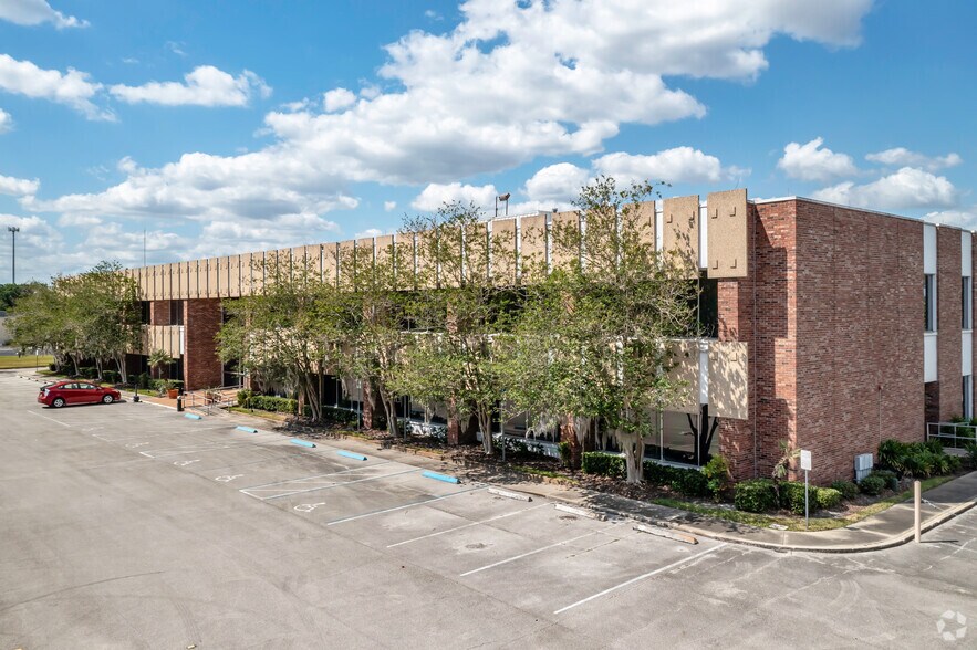 6990 Lake Ellenor Dr, Orlando, FL à louer - Photo du bâtiment - Image 2 de 6