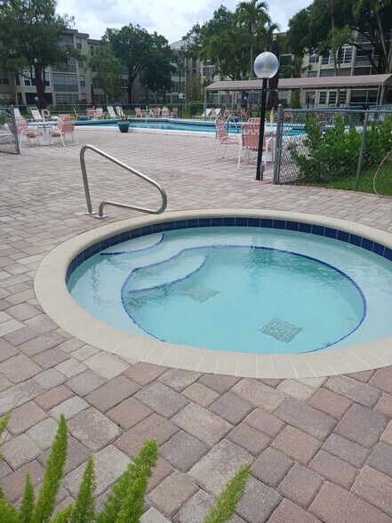 2901 NW 48th Ave, Lauderdale Lakes, FL à vendre - Photo du bâtiment - Image 2 de 25