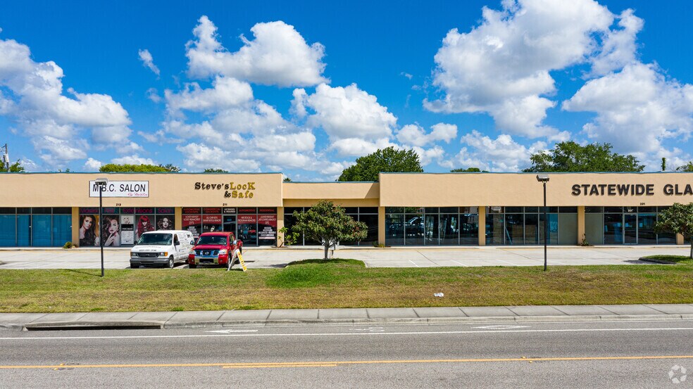 201 W Donegan Ave, Kissimmee, FL à vendre - Photo du bâtiment - Image 2 de 4