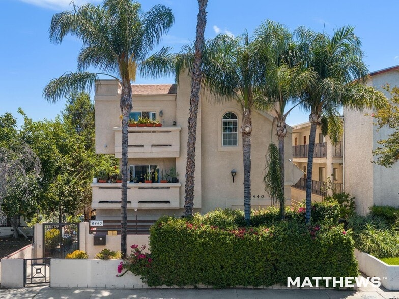 6440 Balboa Blvd, Van Nuys, CA for sale - Primary Photo - Image 1 of 3