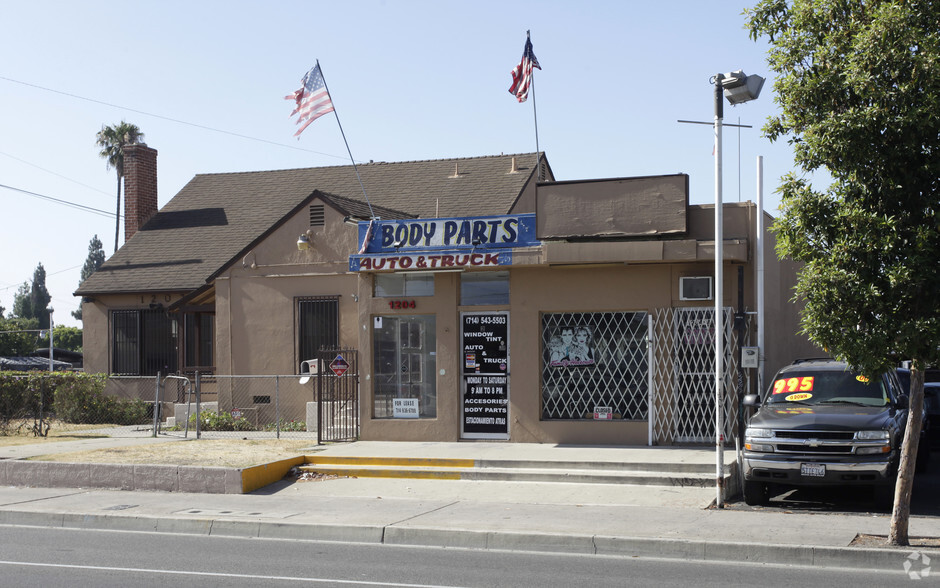 1202-1204 W 1st St, Santa Ana, CA for lease - Primary Photo - Image 1 of 16