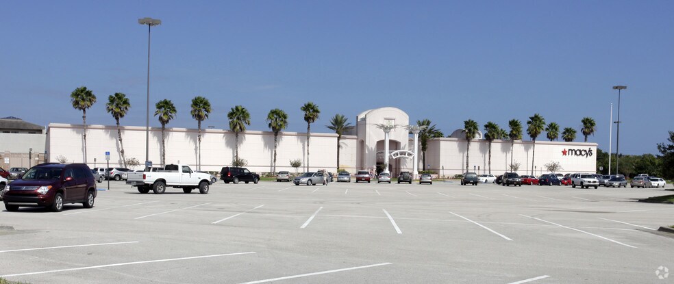 6200 20th St, Vero Beach, FL à louer - Photo du bâtiment - Image 3 de 6