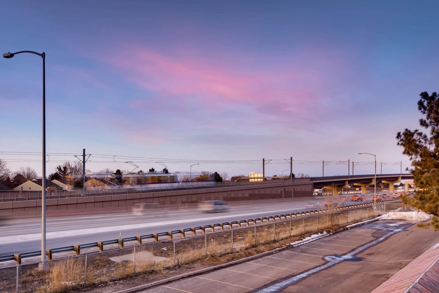 3151 S Vaughn Way, Aurora, CO for lease - Building Photo - Image 3 of 26