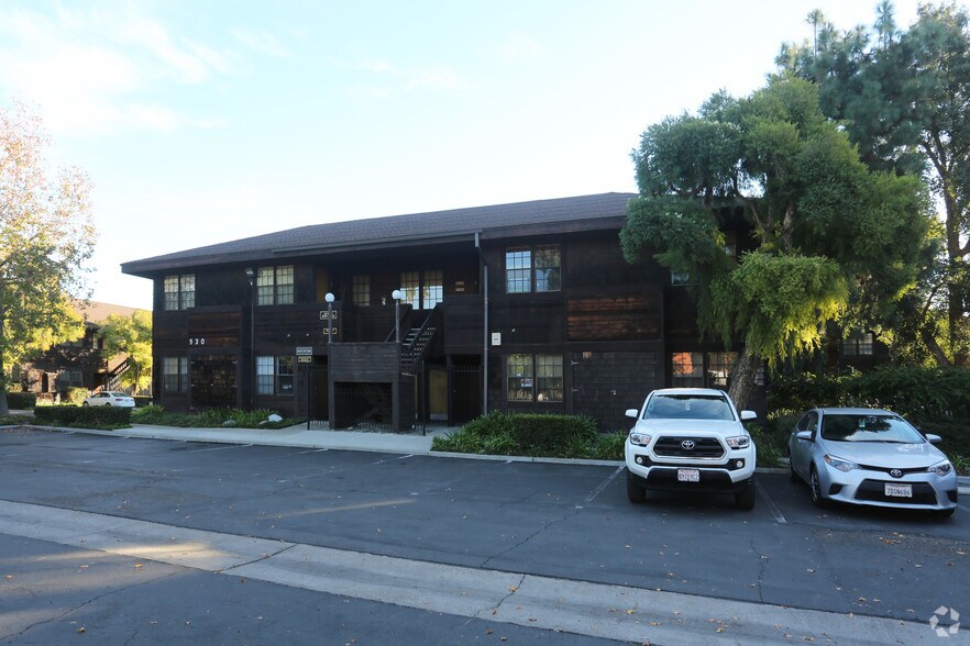 930 W 17th St, Santa Ana, CA à vendre - Photo du bâtiment - Image 2 de 35