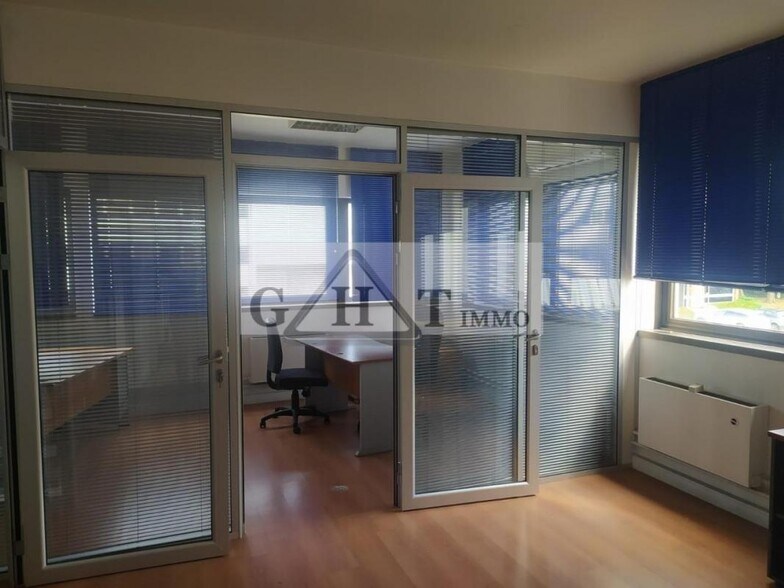 Industrial in L'HAY-LES-ROSES for lease - Interior Photo - Image 3 of 7
