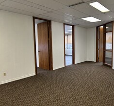 14903-14927 111 Av NW, Edmonton, AB à louer Photo intérieure- Image 2 de 4