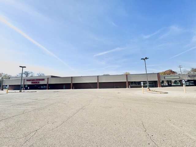 5910 N 2nd St, Loves Park, IL for lease - Building Photo - Image 1 of 6