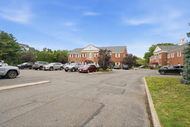 200 W Main St, Babylon, NY for lease - Building Photo - Image 3 of 11