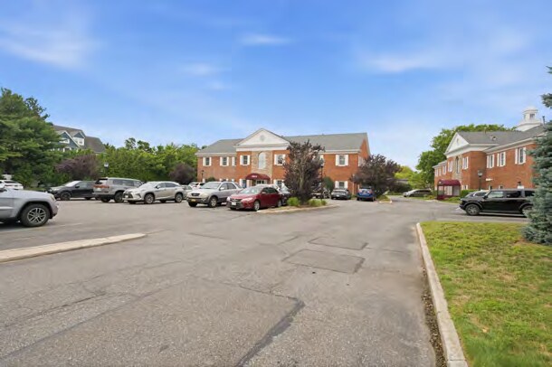 200 W Main St, Babylon, NY à louer - Photo du bâtiment - Image 3 de 11