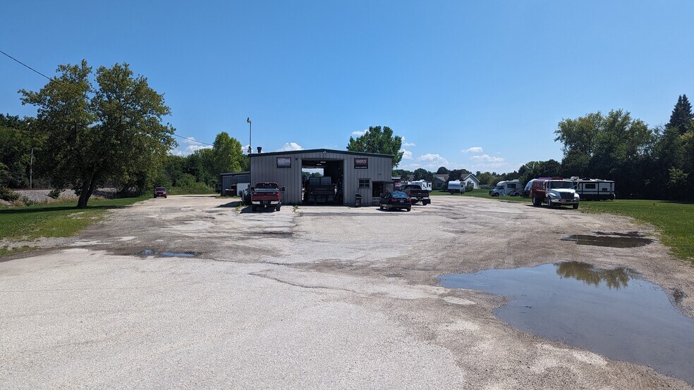 30 E Pioneer Rd, Fond Du Lac, WI for sale - Building Photo - Image 2 of 4