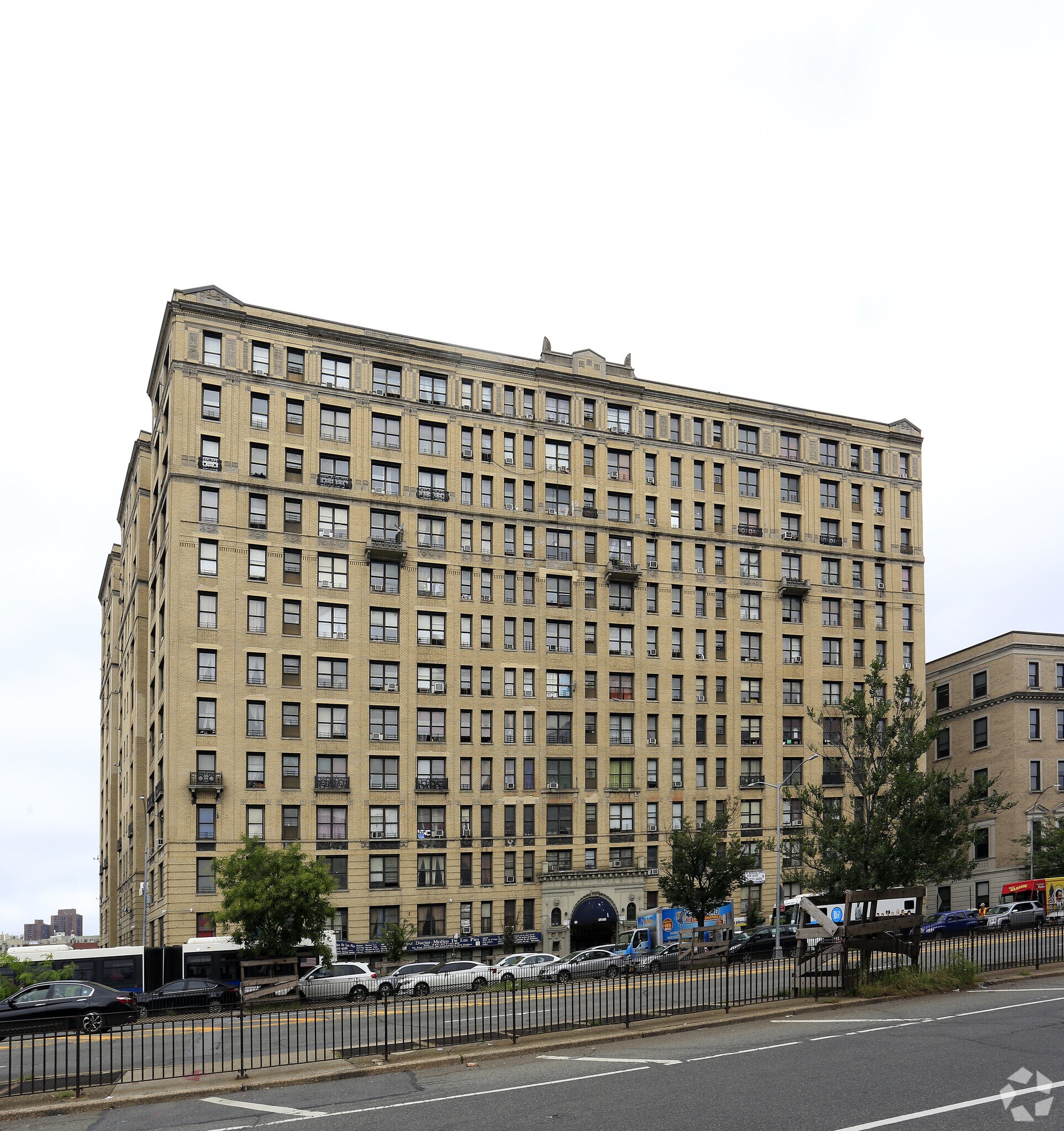 1749 Grand Concourse, Bronx, NY à louer Photo du bâtiment- Image 1 de 10