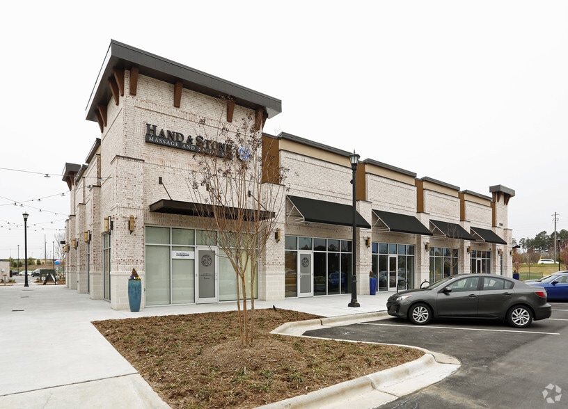12102-12214 Bradford Green Sq, Cary, NC for lease - Building Photo - Image 2 of 11