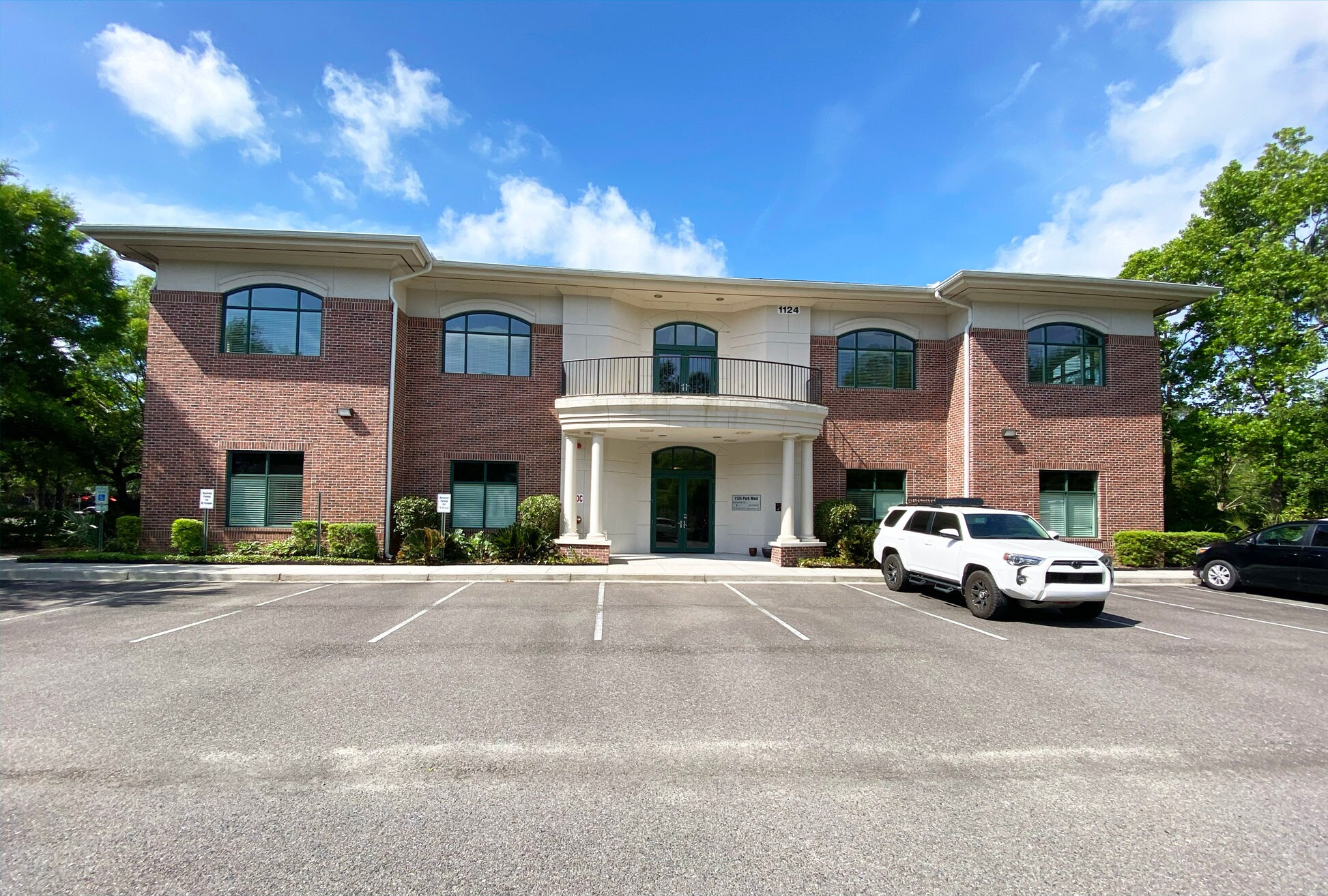 1124 Park West Blvd, Mount Pleasant, SC for lease Primary Photo- Image 1 of 13