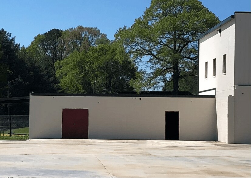 432 Interchange Dr, Dallas, NC à louer - Photo du bâtiment - Image 2 de 3
