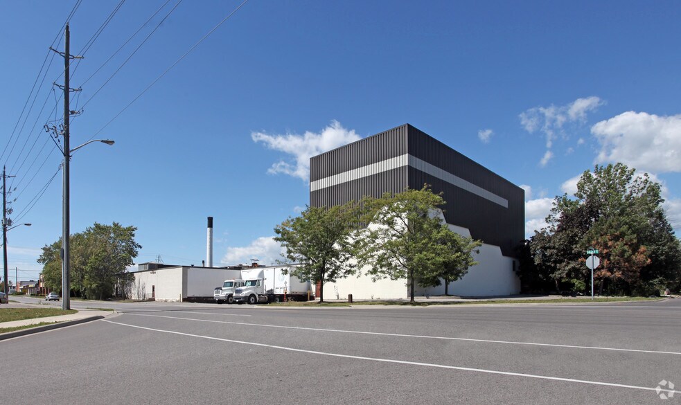 170 Commercial Ave, Ajax, ON à louer - Photo du bâtiment - Image 3 de 6