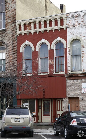 12 E Main St, Plymouth, OH à vendre - Photo du bâtiment - Image 2 de 2