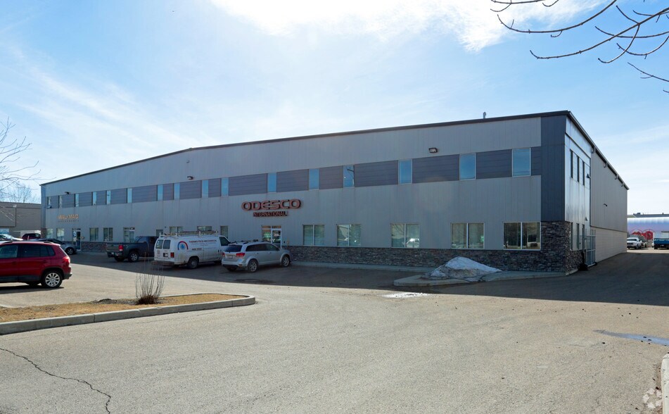 9267 41 Av NW, Edmonton, AB à louer - Photo du bâtiment - Image 2 de 2