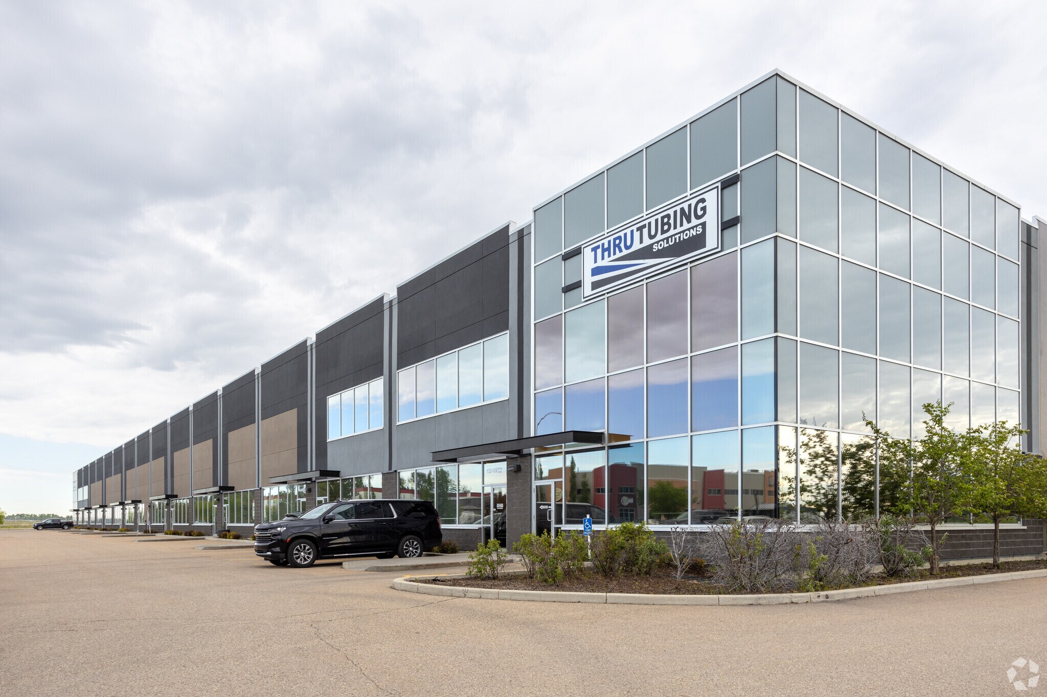 469 Mccoy Dr, Red Deer County, AB for sale Primary Photo- Image 1 of 1