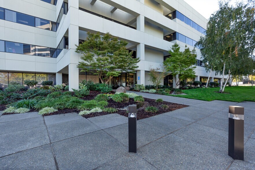 2535 Capitol Oaks Dr, Sacramento, CA à louer - Photo du bâtiment - Image 3 de 14