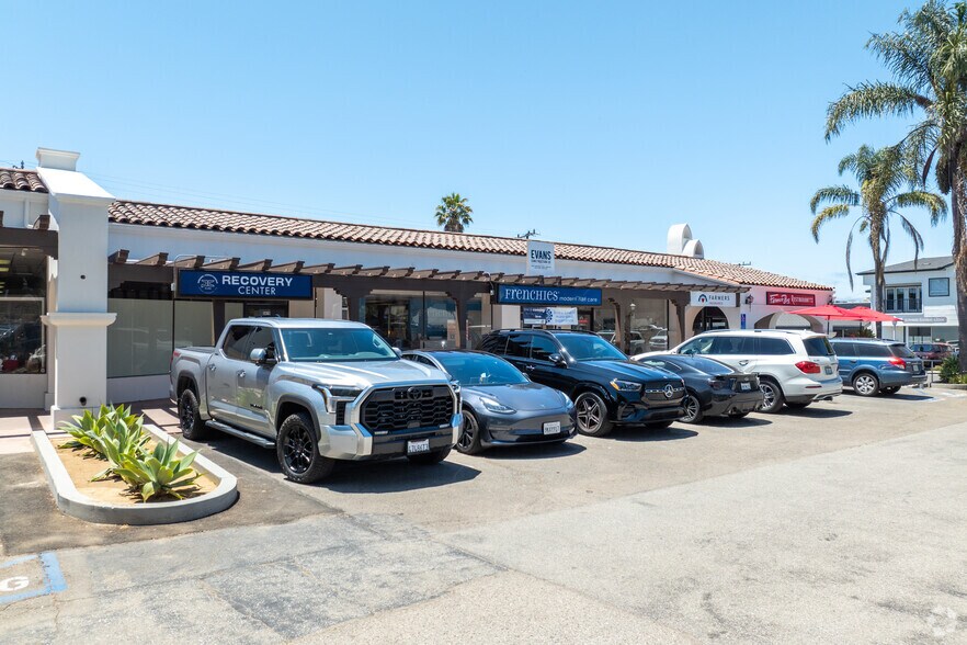 3419-3427 State St, Santa Barbara, CA à vendre - Photo du bâtiment - Image 2 de 15