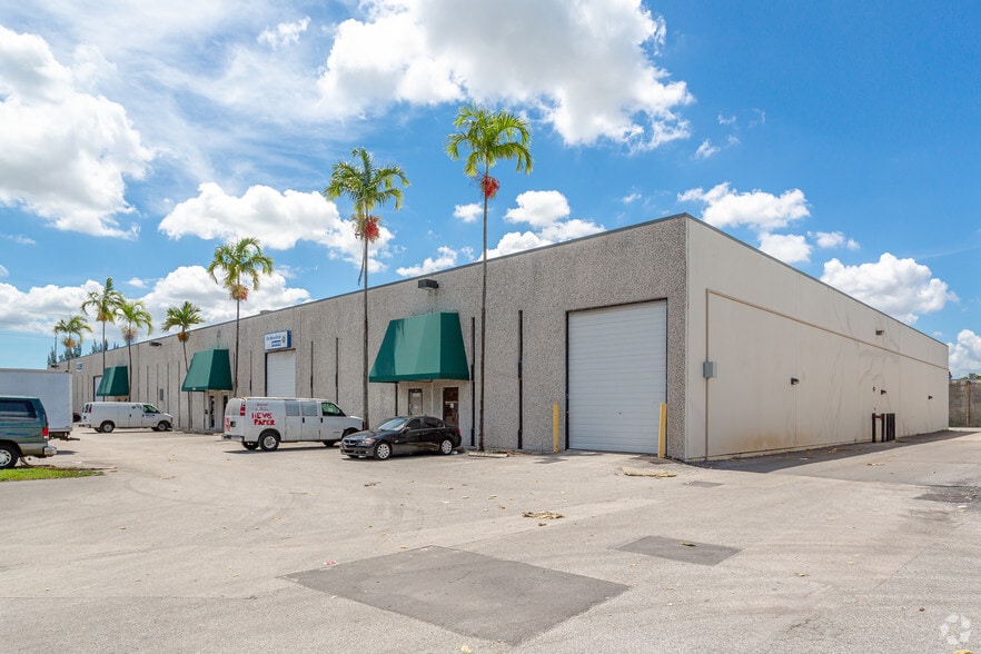 6950-6980 NW 46th St, Miami, FL for lease - Primary Photo - Image 1 of 2