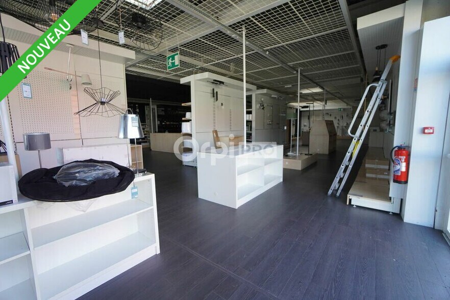 Retail in Quetigny for lease - Interior Photo - Image 2 of 8