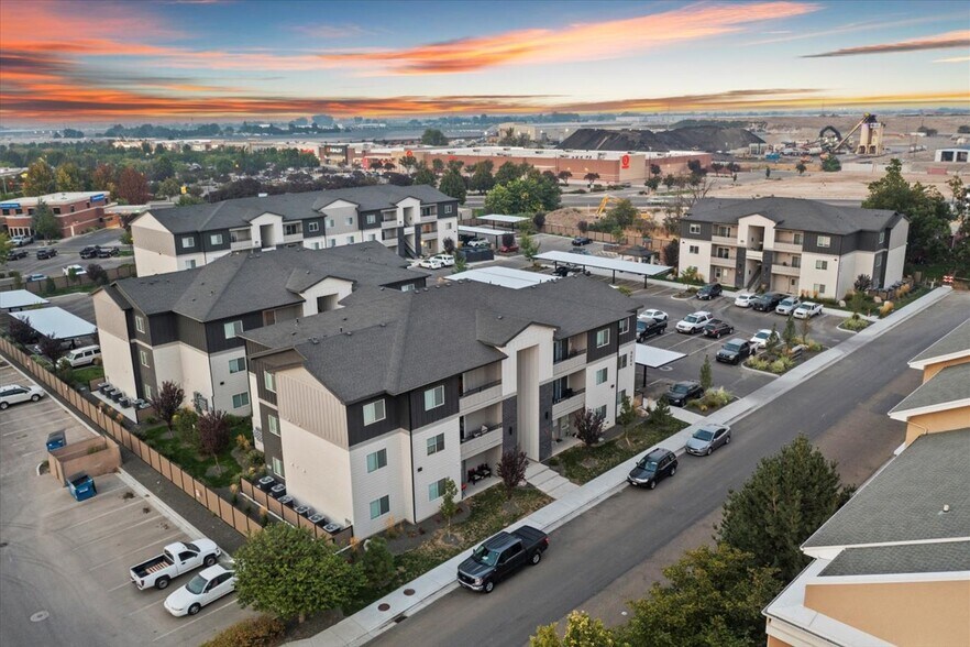 9926 W Sand Hill Dr, Nampa, ID à vendre - Photo du bâtiment - Image 3 de 20