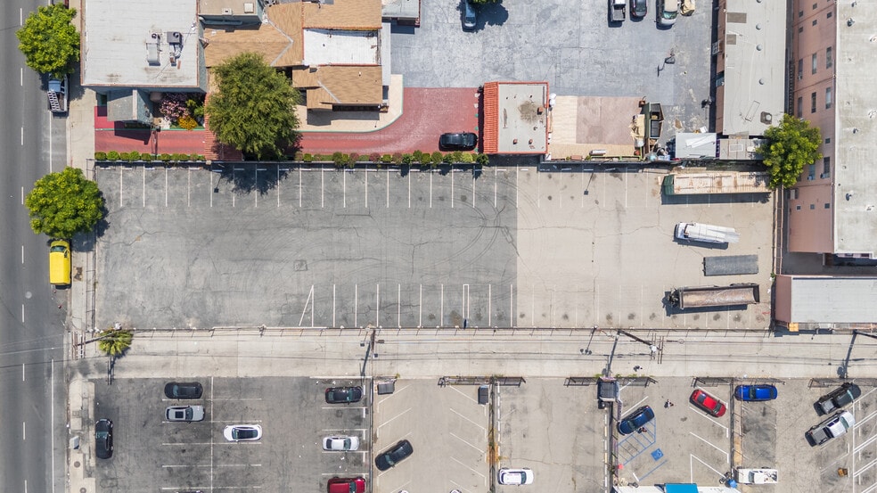 14430 Vanowen St, Van Nuys, CA for sale - Building Photo - Image 2 of 25