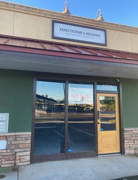 3526-3532 Clayton Rd, Concord, CA à louer - Photo du bâtiment - Image 3 de 18