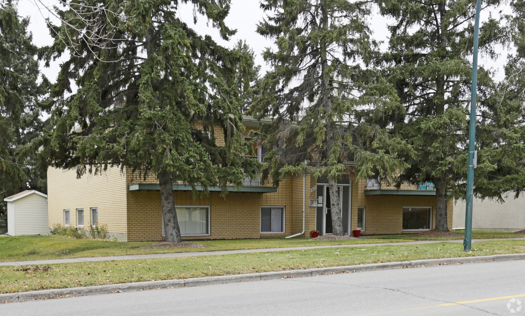 1027 Northmount Dr NW, Calgary, AB à vendre Photo principale- Image 1 de 1