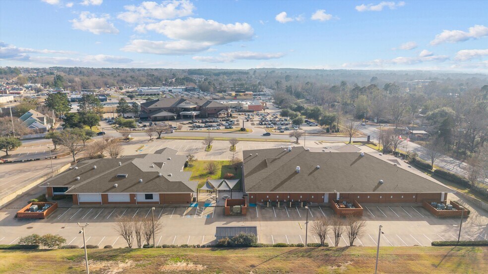 3413 Golden Rd, Tyler, TX à vendre - Photo du bâtiment - Image 3 de 36