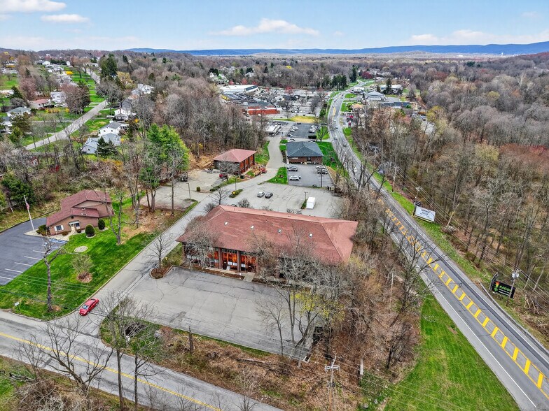 1491 Route 52, Fishkill, NY à vendre - Photo du bâtiment - Image 3 de 19