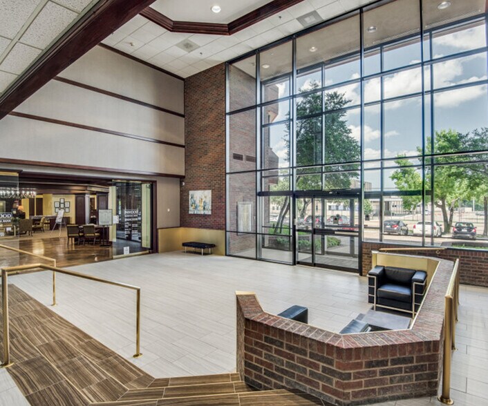 1801 N Hampton Rd, DeSoto, TX à louer - Hall d’entrée - Image 3 de 6