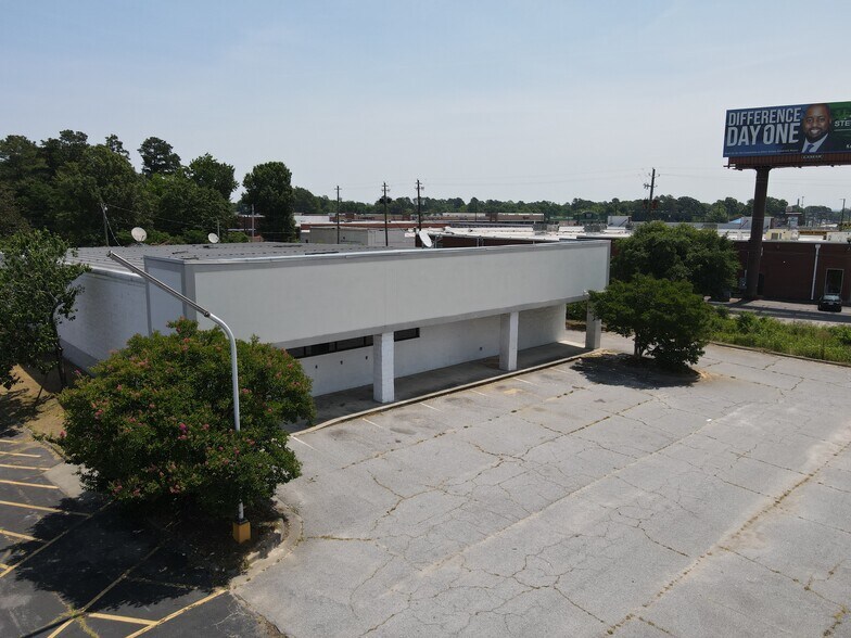 1633 Gordon Hwy, Augusta, GA à louer - Photo du bâtiment - Image 3 de 9