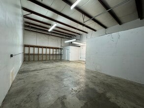 965 Tyinn St, Eugene, OR for lease Interior Photo- Image 2 of 4