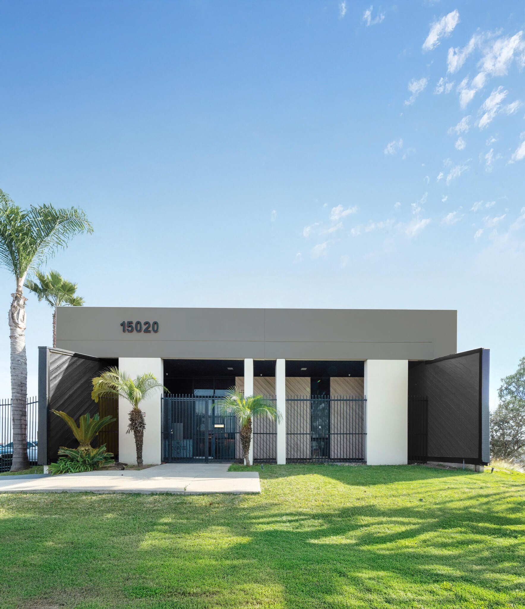 15020 S Main St, Gardena, CA à vendre Photo du bâtiment- Image 1 de 4