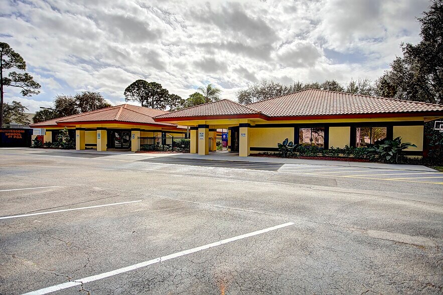 353 Hiatt Dr, Palm Beach Gardens, FL for sale - Building Photo - Image 3 of 55