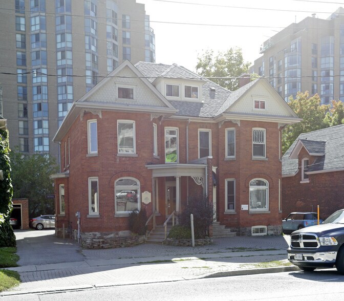 103-105 Collier St, Barrie, ON à louer - Photo du bâtiment - Image 2 de 2
