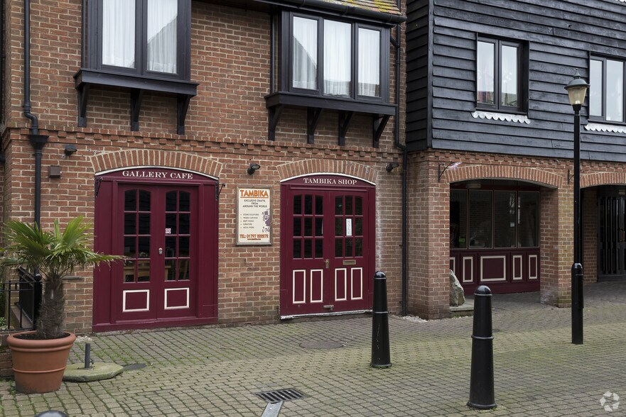 1-2 Strand Ct, Rye à vendre - Photo du bâtiment - Image 2 de 13