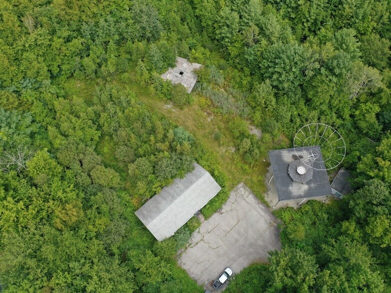 27 Douglas Rd, Webster, MA for sale - Primary Photo - Image 1 of 20