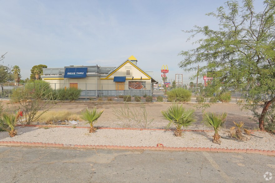 4972 Boulder Hwy, Las Vegas, NV à vendre - Photo du bâtiment - Image 3 de 4