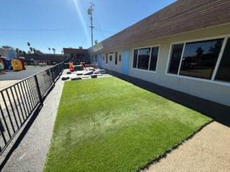 1455 E Lynwood Dr, San Bernardino, CA à vendre - Photo du bâtiment - Image 2 de 46