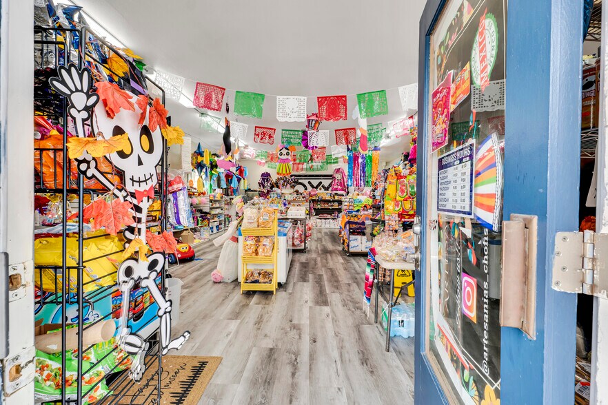 154 E 6th St, Oxnard, CA à vendre - Photo du bâtiment - Image 2 de 10