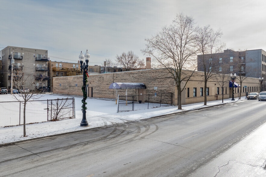 4427 N Clark St, Chicago, IL for lease - Building Photo - Image 3 of 4