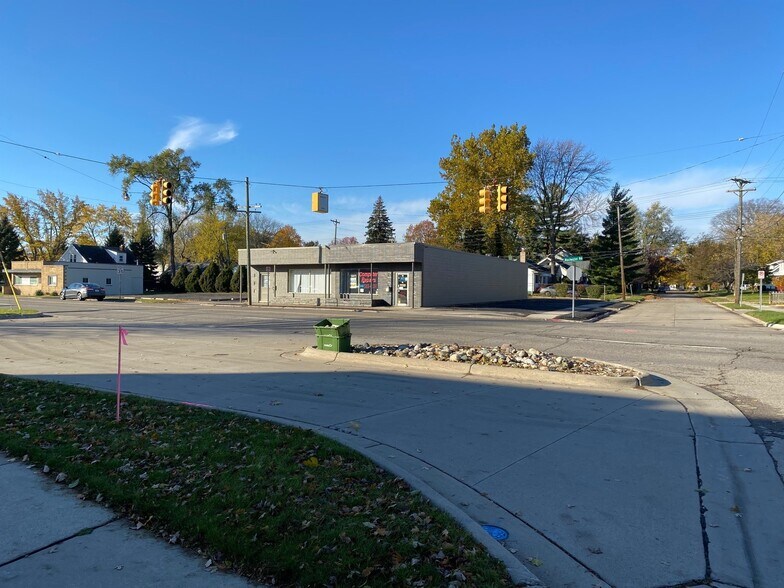 3125 Rochester Rd, Royal Oak, MI à louer - Photo du bâtiment - Image 3 de 4